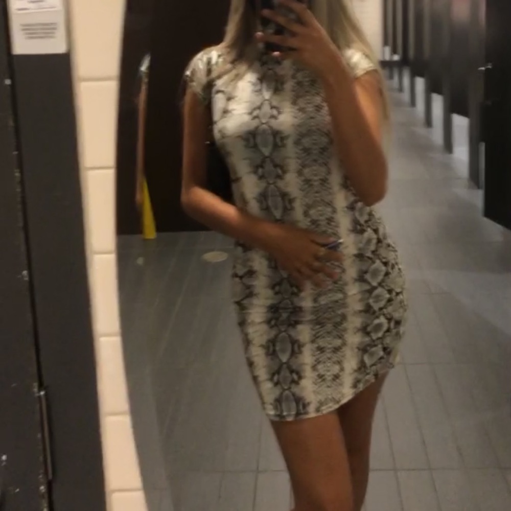 Beautiful Dress - Picture 2 of 2
